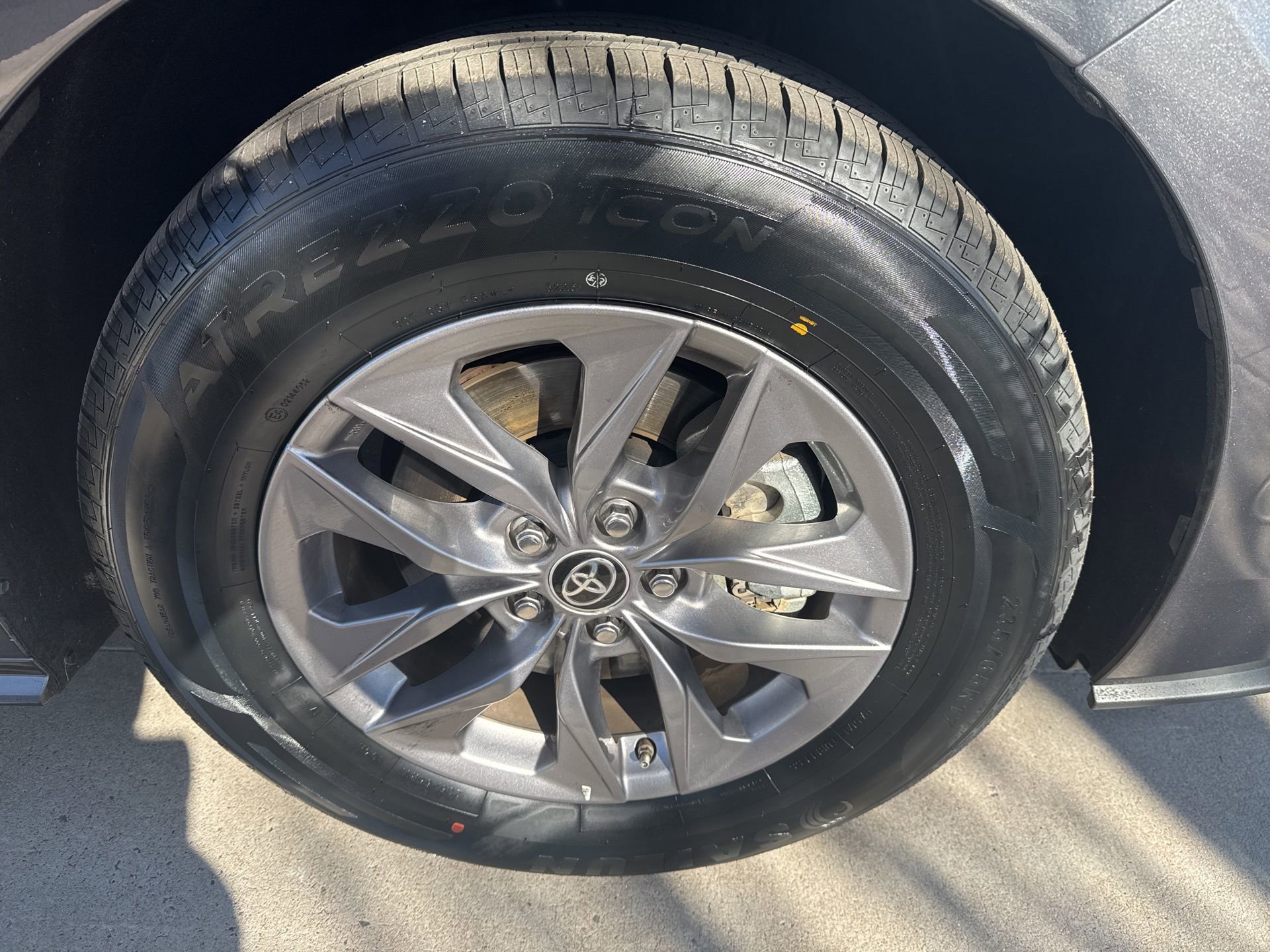 Used 2025 Toyota Sienna XLE image 14