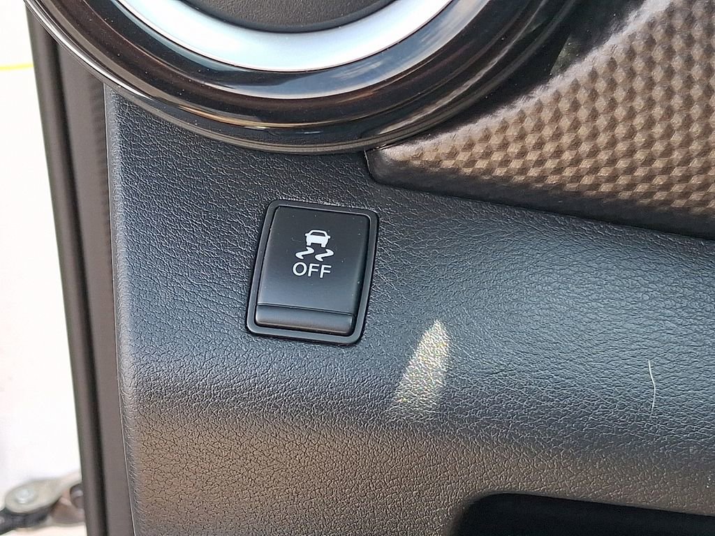 Used 2018 Nissan Kicks SV image 25