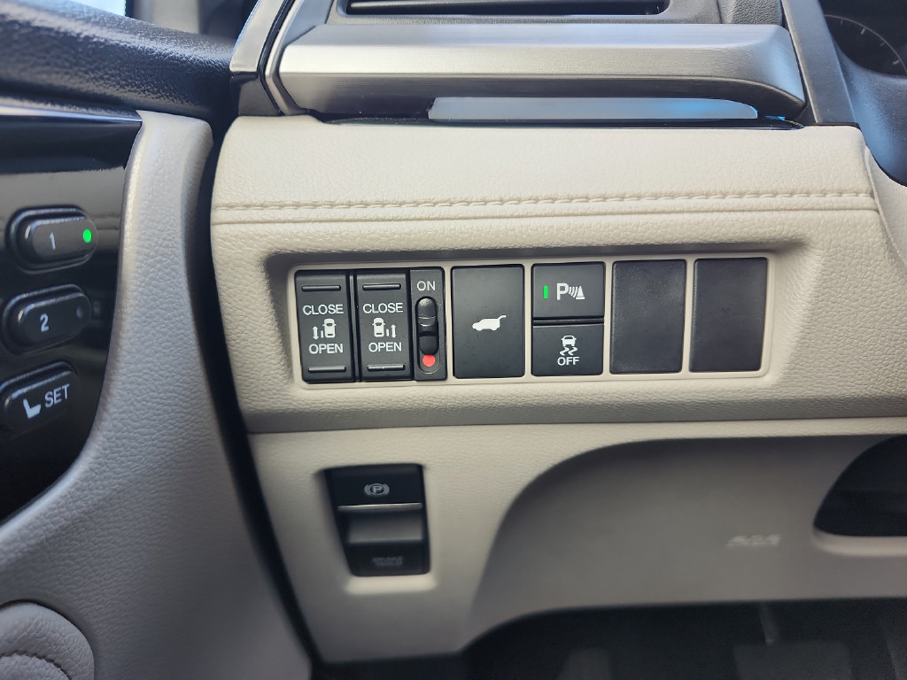 Used 2025 Honda Odyssey Touring image 35