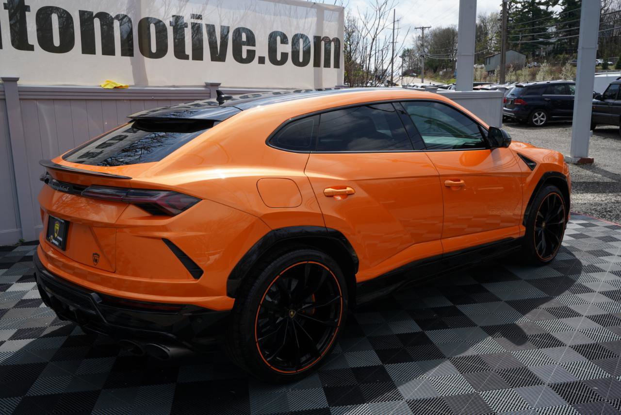 Used 2022 Lamborghini Urus AWD/4WD image 8