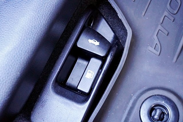 Used 2026 Toyota Corolla SE w/ SE Package FWD image 34
