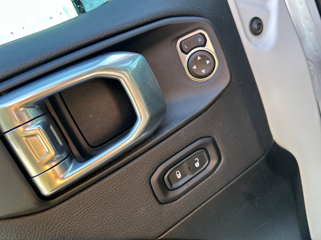 Used 2022 Jeep Wrangler Unlimited Sahara AWD/4WD image 20