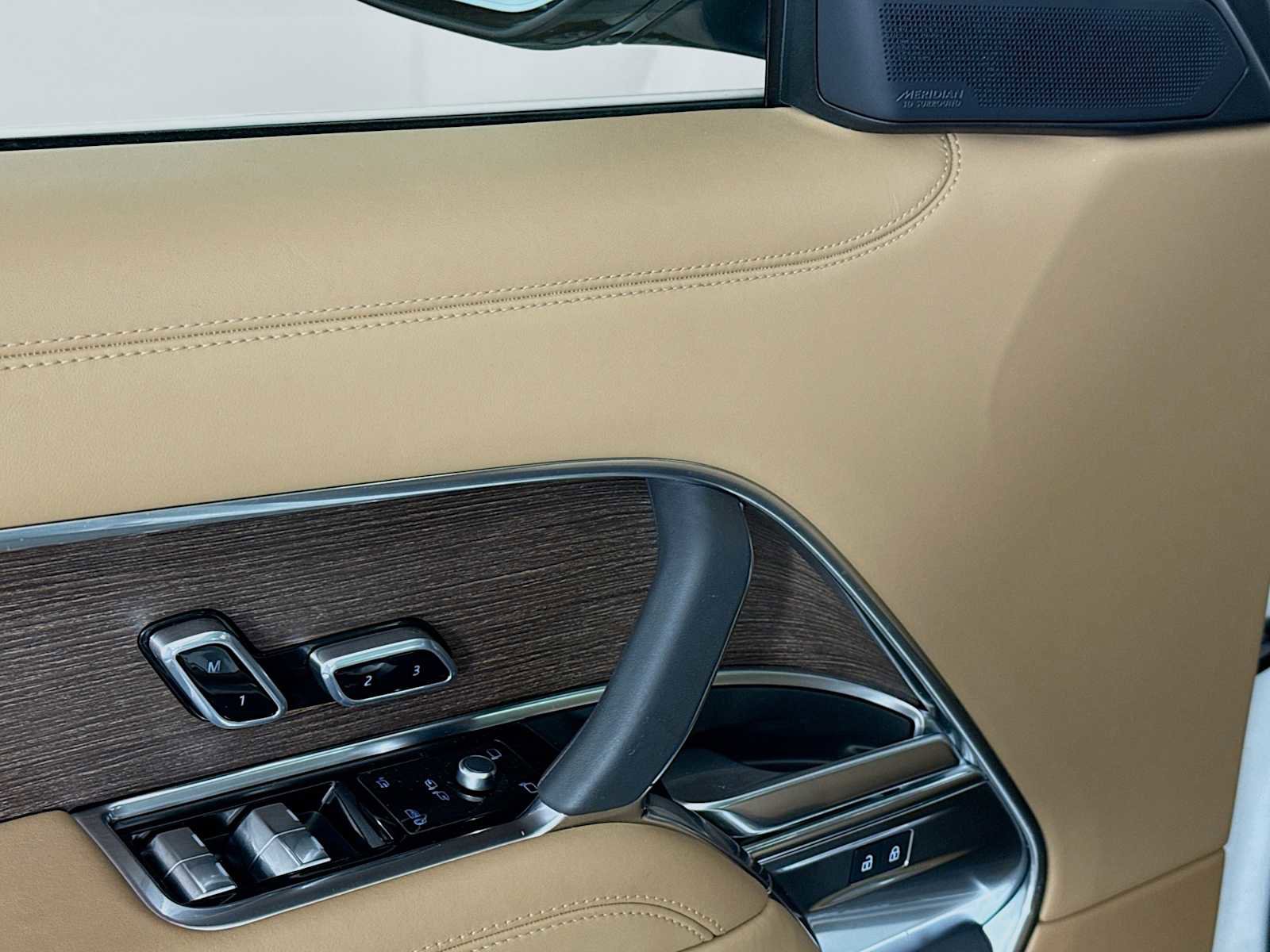 Certified 2025 Land Rover Range Rover Long Wheelbase SE image 31