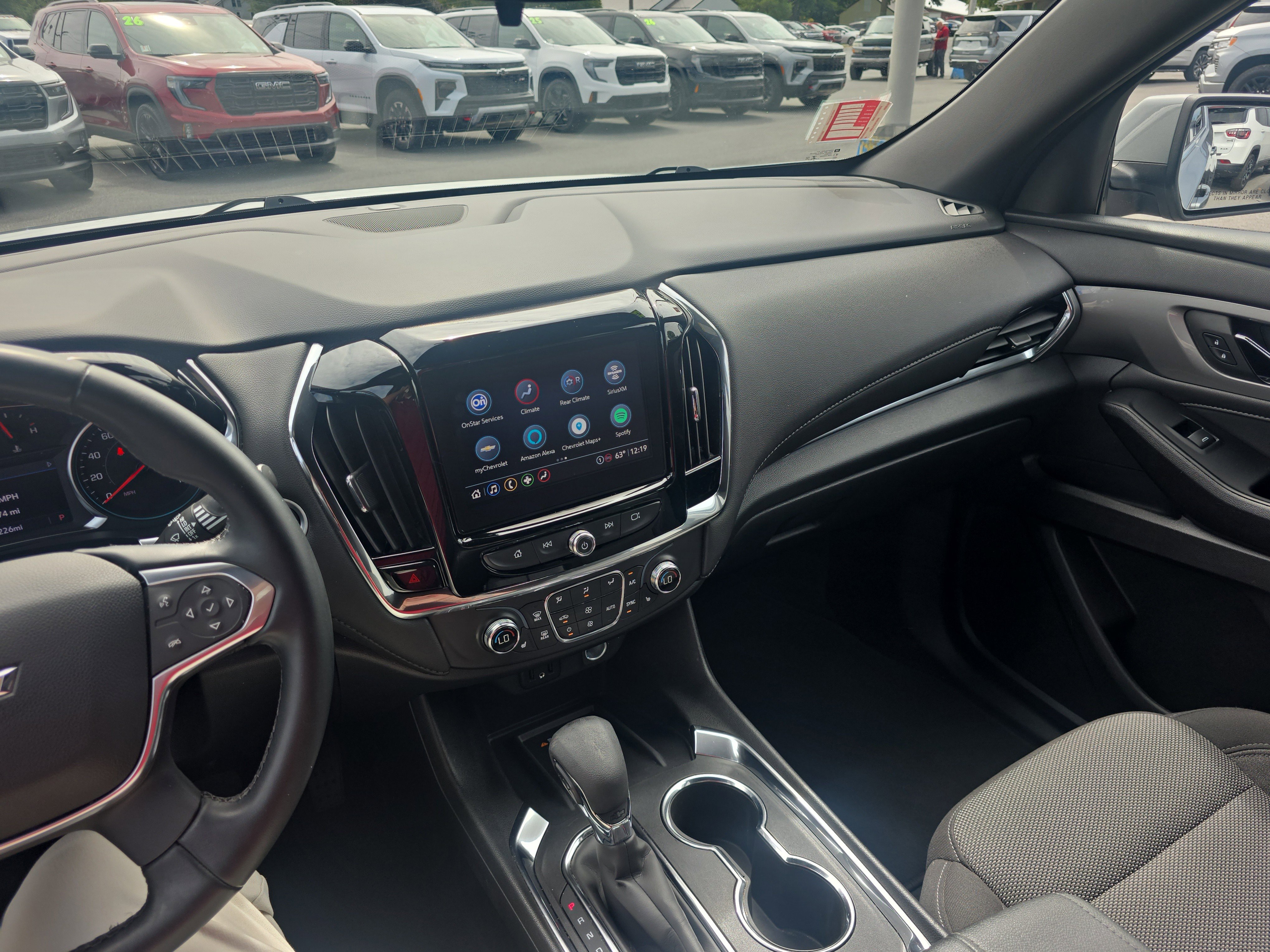 Used 2023 Chevrolet Traverse LT image 23