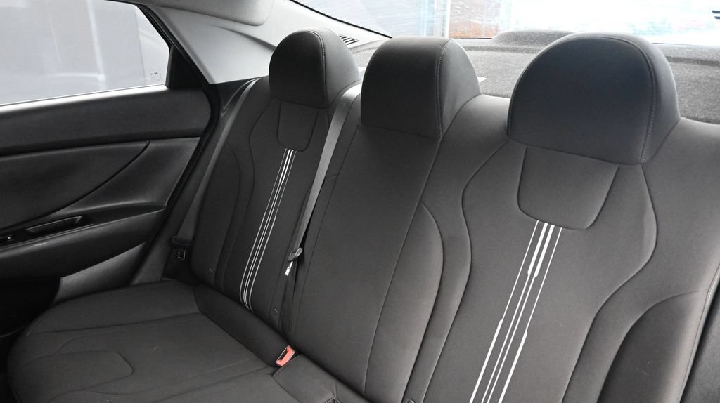 Used 2023 Hyundai Elantra SEL w/ Cargo Package FWD image 18