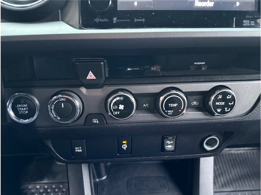 Used 2016 Toyota Tacoma TRD Sport w/ Towing Package AWD/4WD image 21