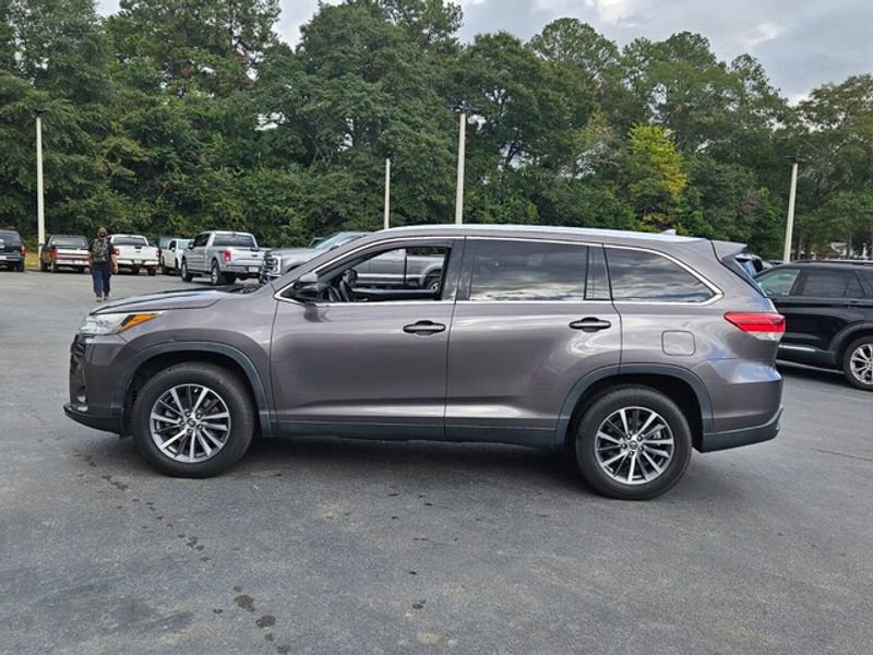 Used 2019 Toyota Highlander XLE image 5