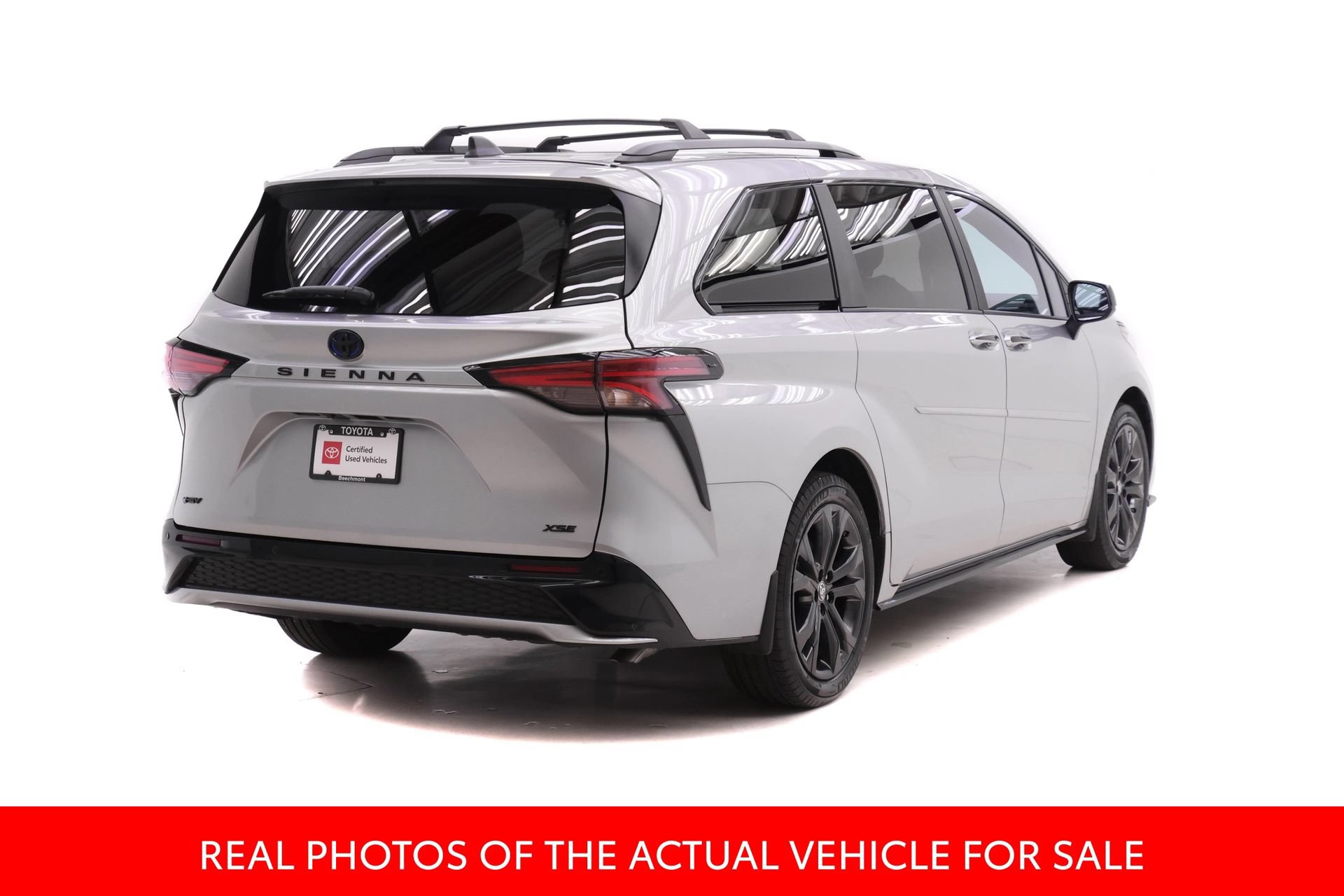 Certified 2025 Toyota Sienna XSE w/ XSE Plus Package FWD image 2