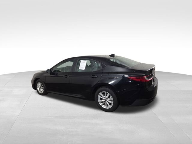 Used 2025 Toyota Camry LE image 10