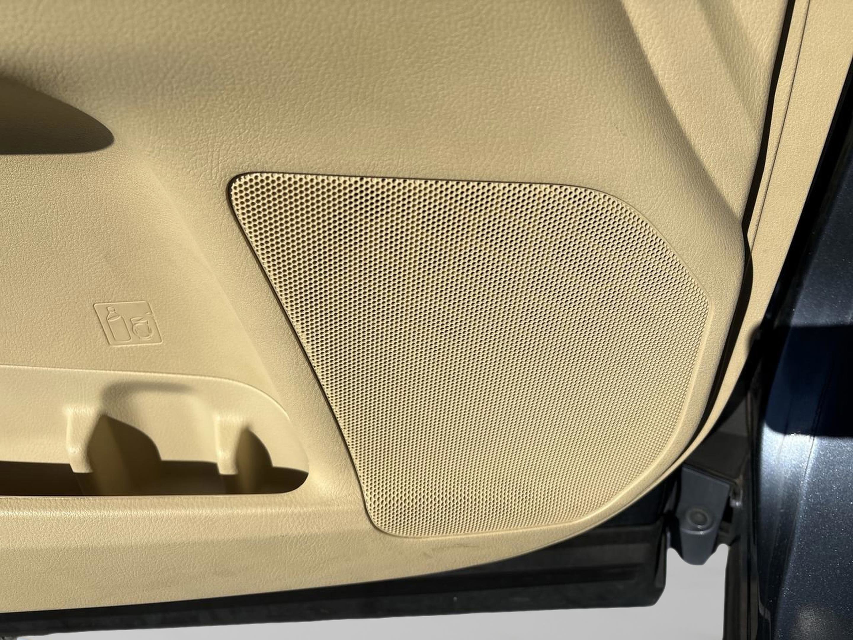 Used 2018 Toyota Highlander SE image 28