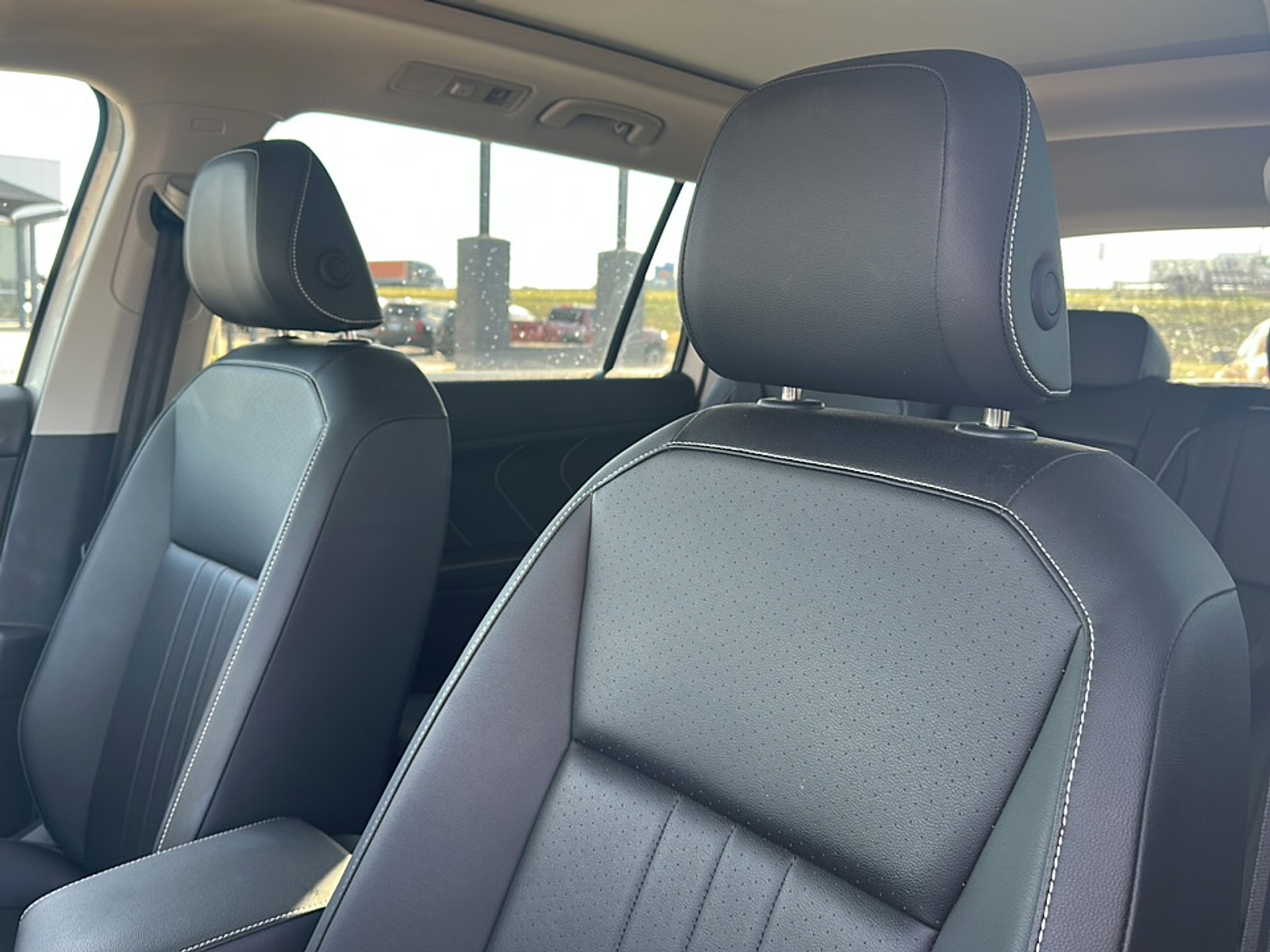 Used 2024 Volkswagen Tiguan SE w/ Panoramic Sunroof Package image 14