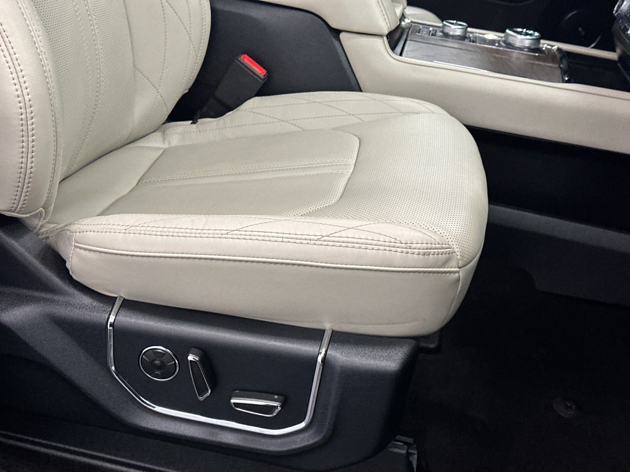 Used 2020 Ford Expedition Platinum image 14