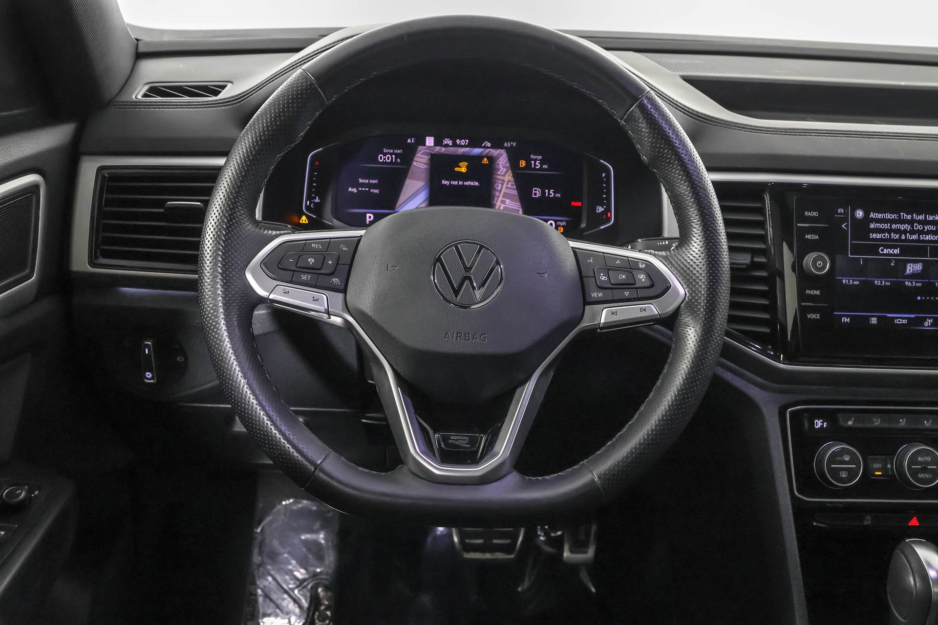 Used 2022 Volkswagen Atlas Cross Sport SEL R-Line AWD/4WD image 25
