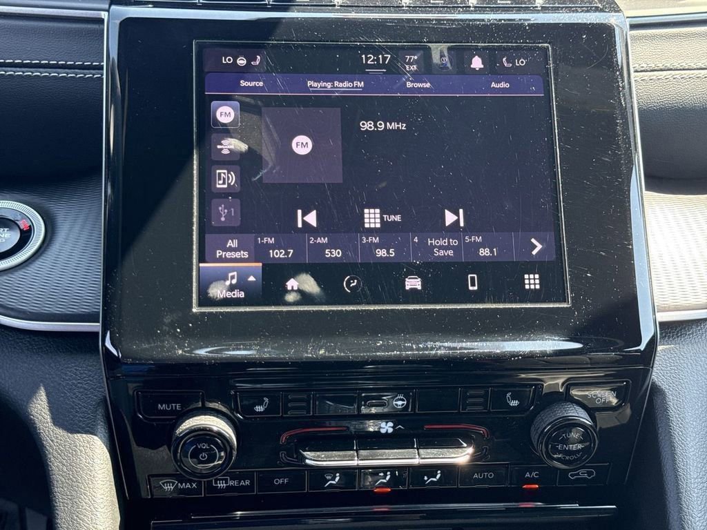 Used 2025 Jeep Grand Cherokee Altitude AWD/4WD image 28