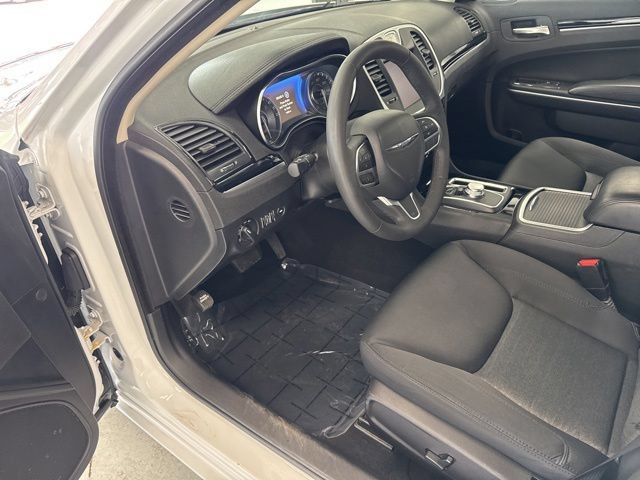 Used 2023 Chrysler 300 Touring AWD/4WD image 17