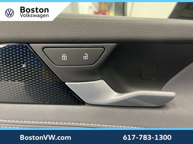 New 2025 Volkswagen Tiguan SE R-Line image 28