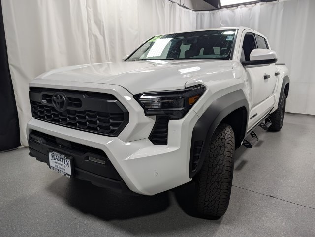 Used 2025 Toyota Tacoma TRD Off-Road AWD/4WD image 8