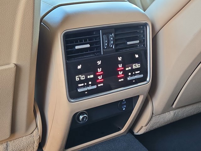 Used 2023 Porsche Cayenne Platinum Edition image 18