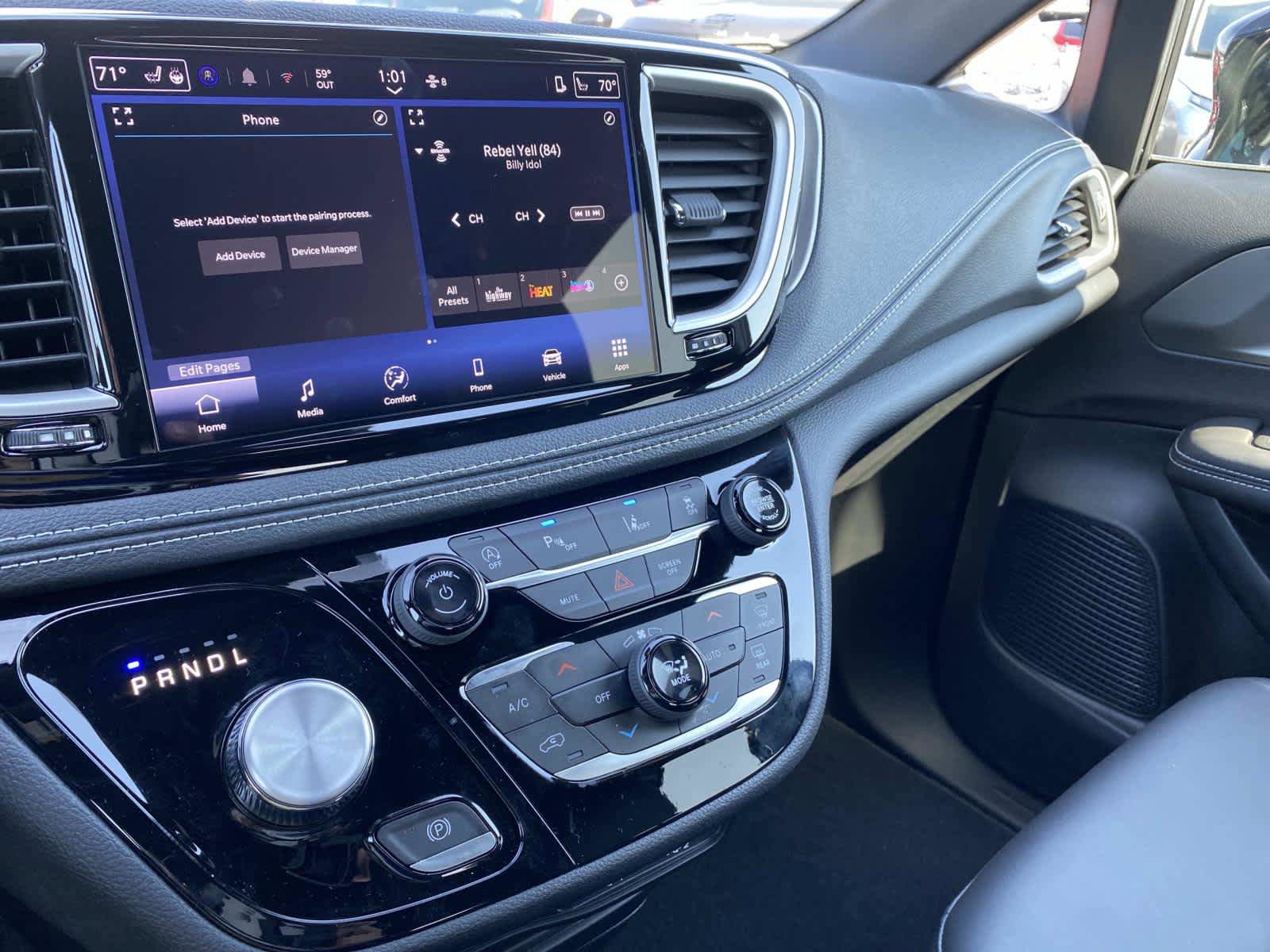 Used 2025 Chrysler Pacifica Select image 30