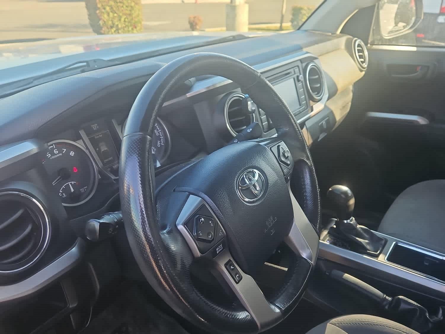 Used 2017 Toyota Tacoma 2WD Double Cab image 2