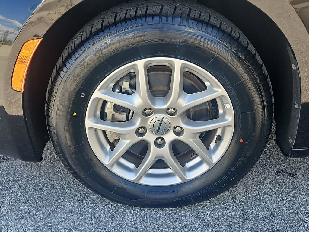 Used 2024 Chrysler Voyager LX image 13