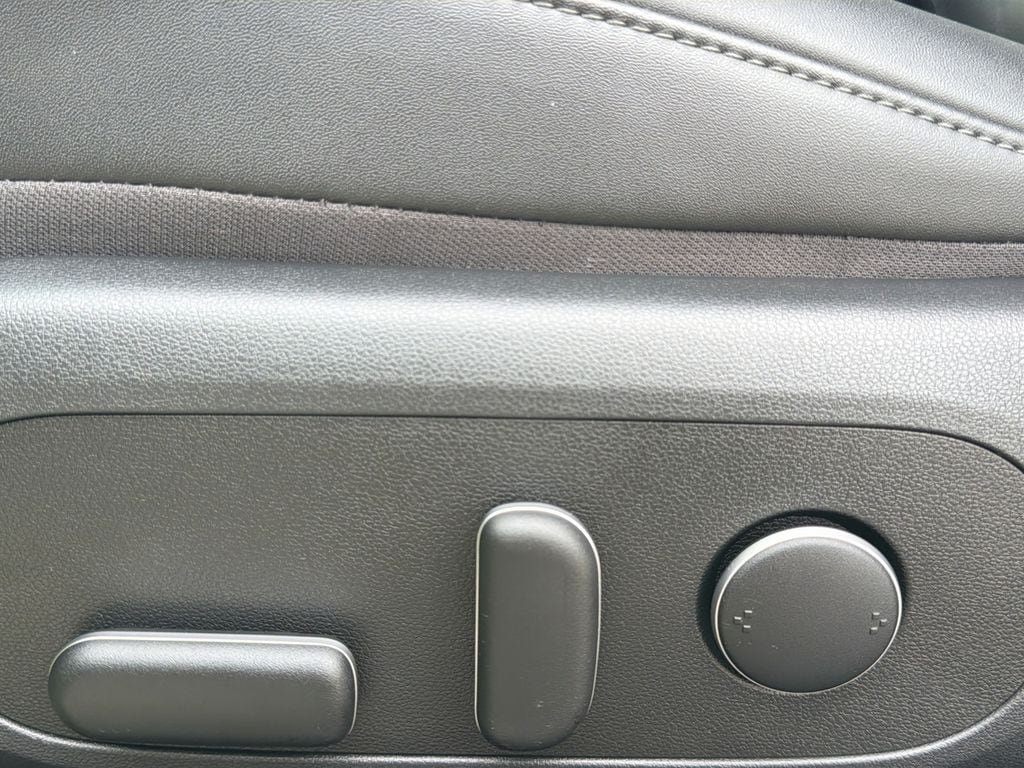 Certified 2024 Hyundai Kona Limited AWD/4WD image 17