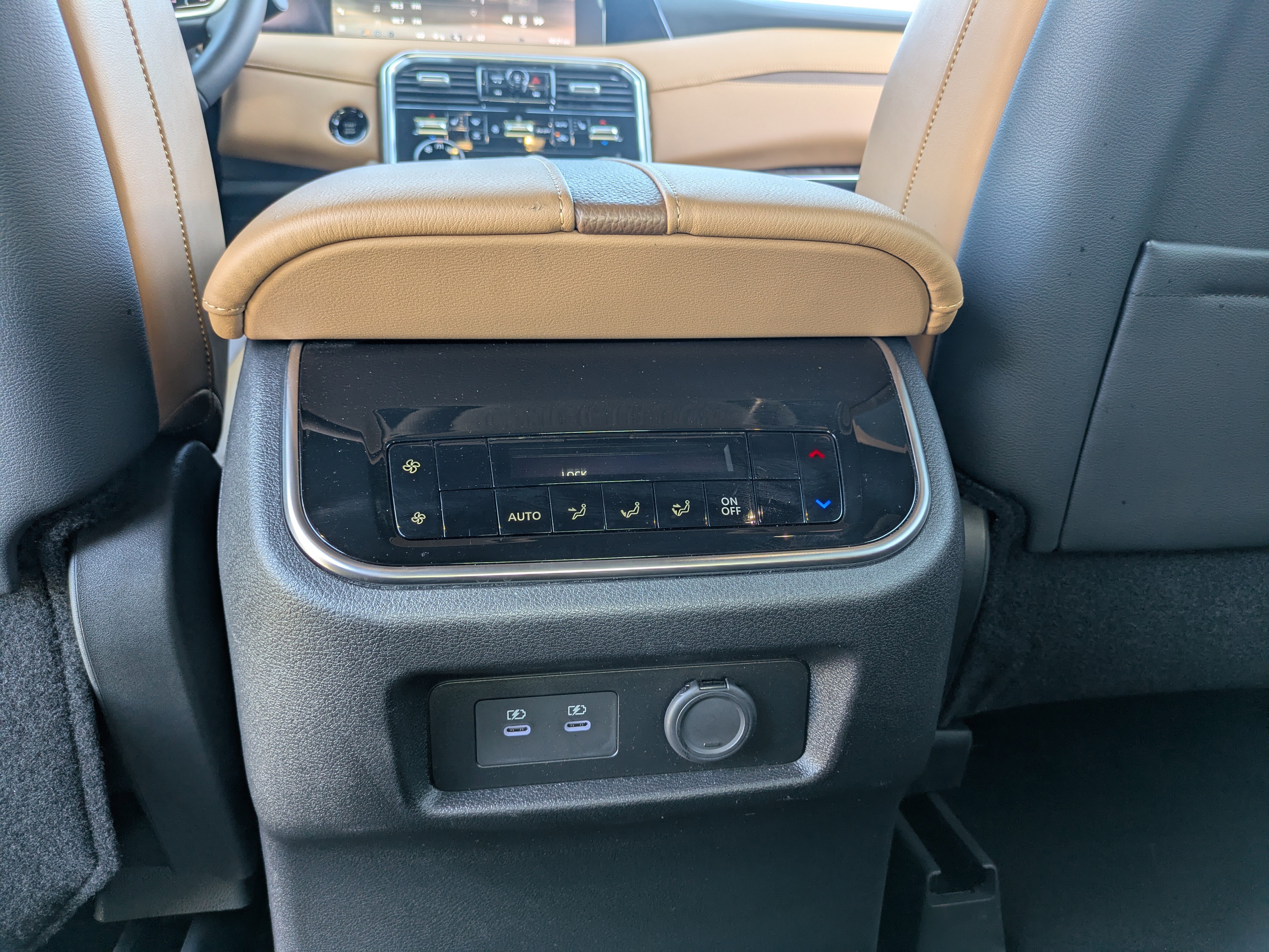 Used 2025 Nissan Armada SL w/ Captain's Chari Seat Package image 18