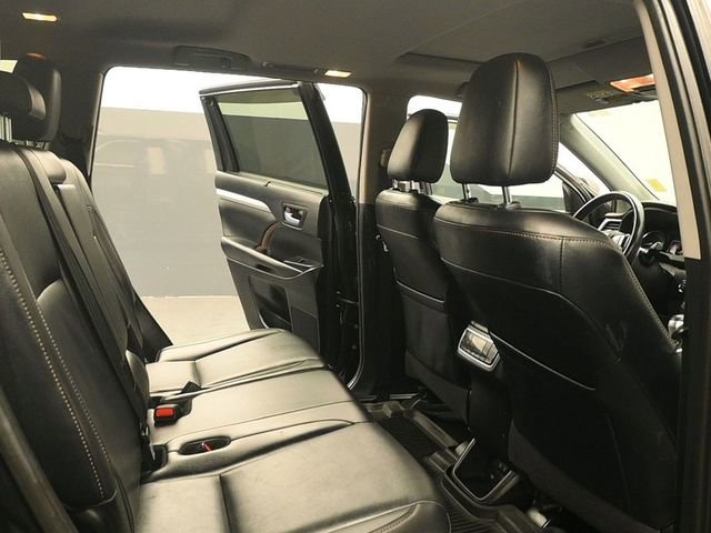 Used 2019 Toyota Highlander XLE image 17