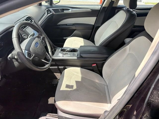 Used 2019 Ford Fusion SE w/ Equipment Group 151A FWD image 8