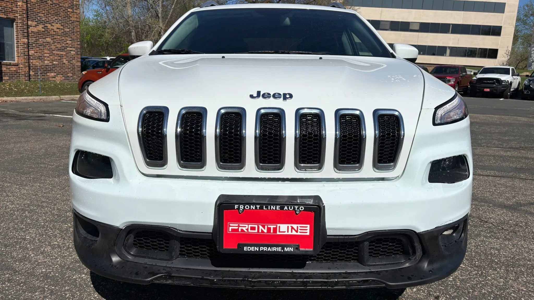 Used 2017 Jeep Cherokee Latitude w/ Cold Weather Group AWD/4WD image 14