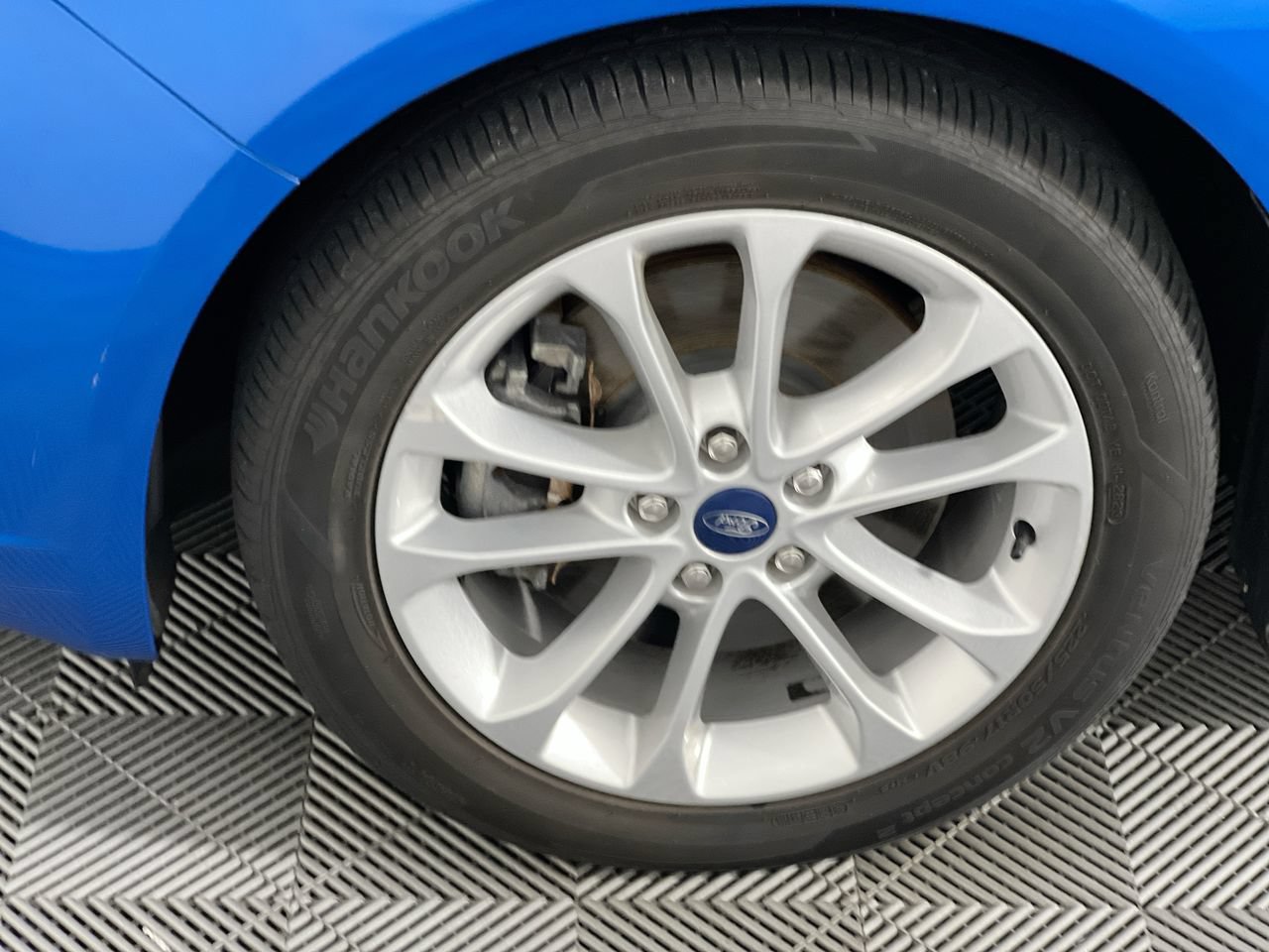Used 2019 Ford Fusion Energi Titanium FWD image 11