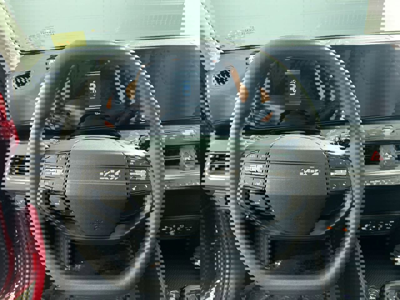 New 2025 Kia K4 LXS image 17