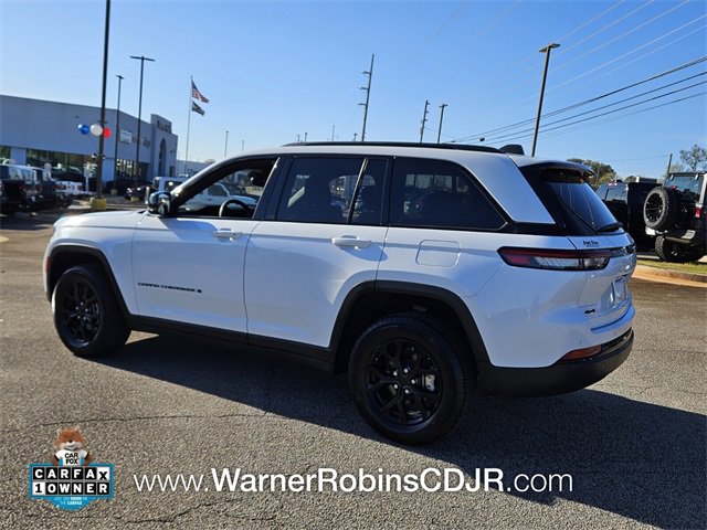 Used 2024 Jeep Grand Cherokee Altitude image 9