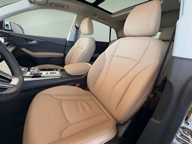 Used 2025 Audi Q8 Premium image 29