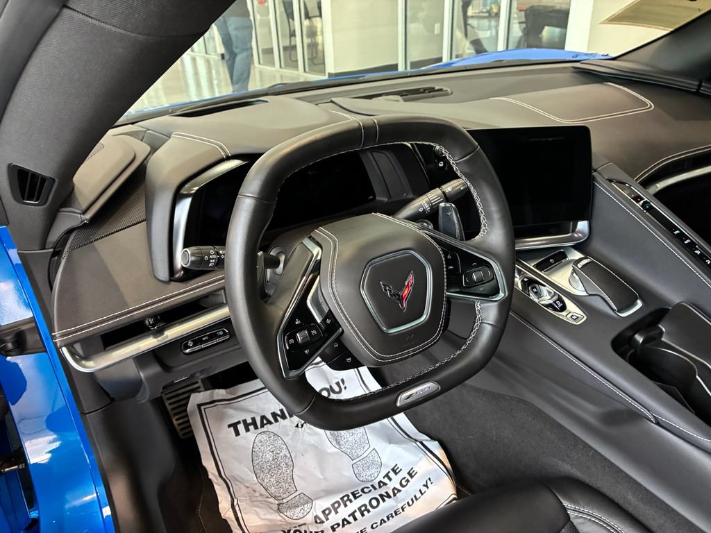 Used 2025 Chevrolet Corvette Z06 RWD image 9