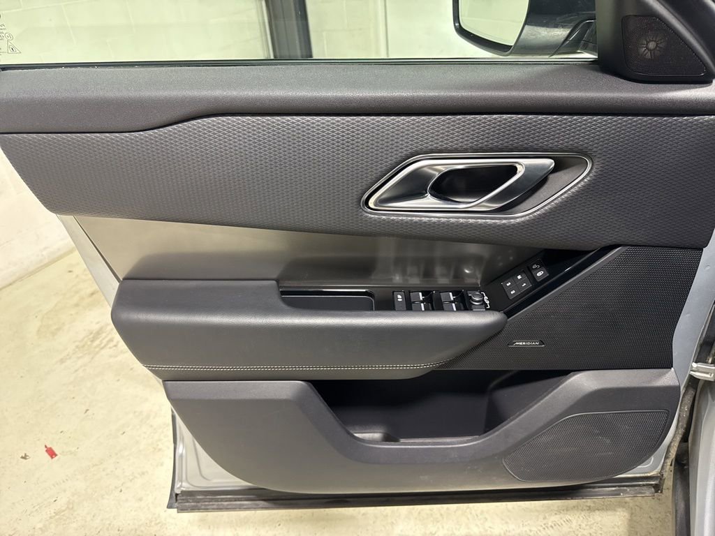 Used 2019 Land Rover Range Rover Velar S image 17
