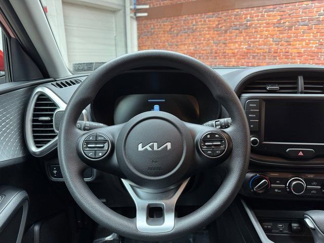 Used 2023 Kia Soul LX w/ LX Technology Package image 14