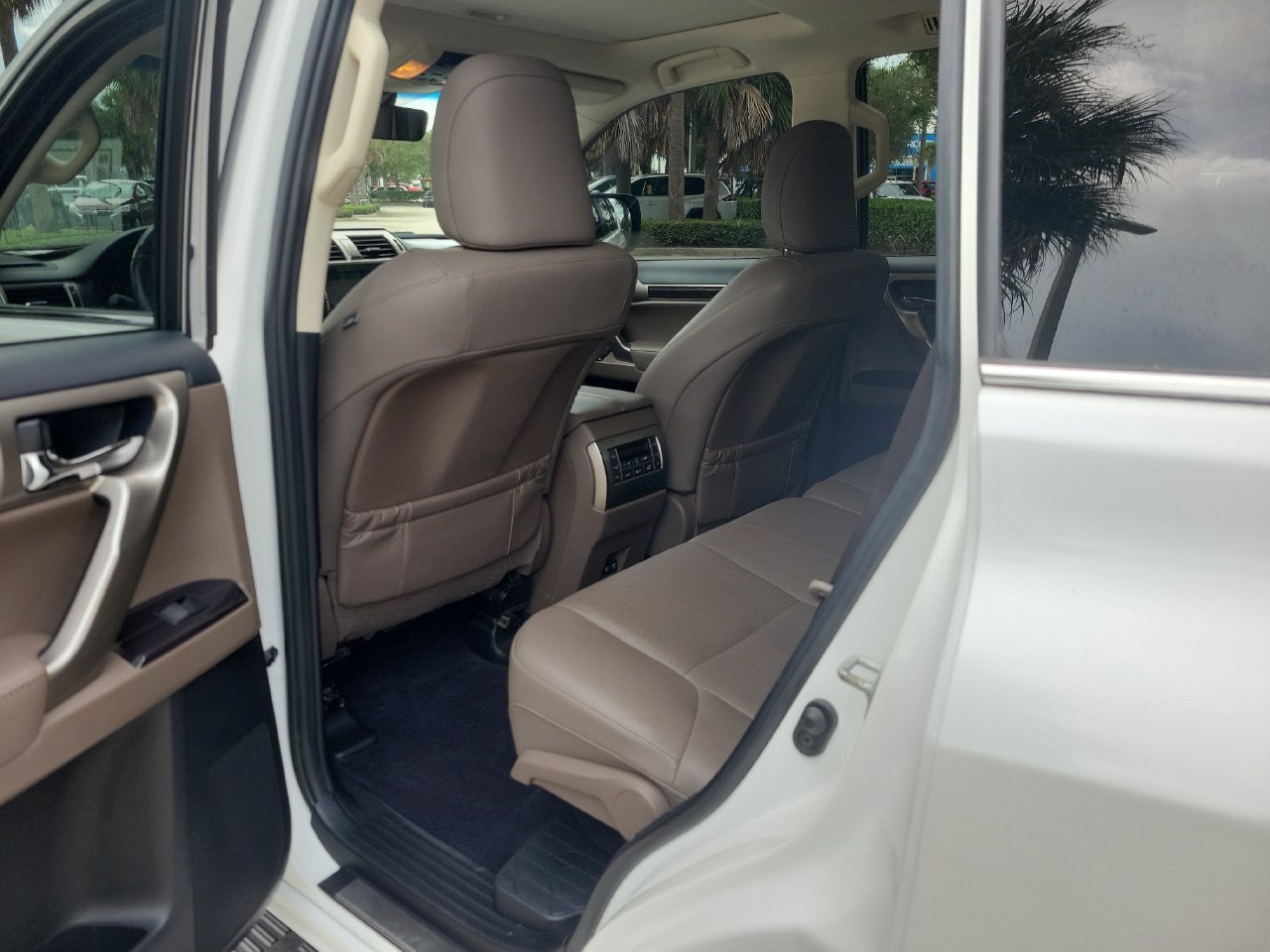 Used 2021 Lexus GX 460 Premium w/ Premium Package AWD/4WD image 8