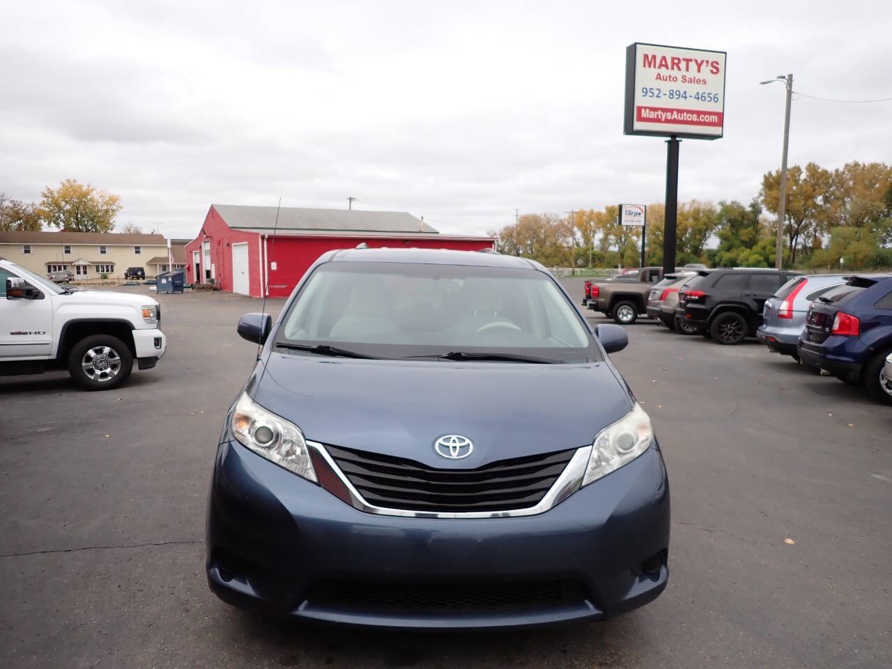 Used 2014 Toyota Sienna LE FWD image 2