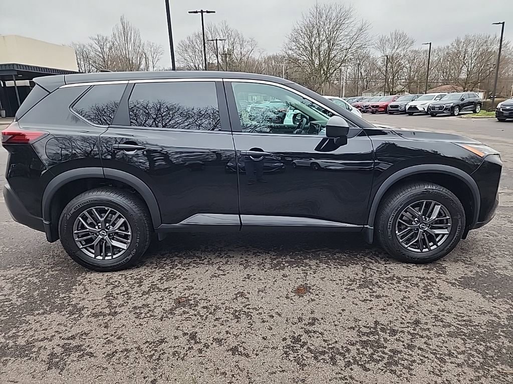 Used 2023 Nissan Rogue S image 4