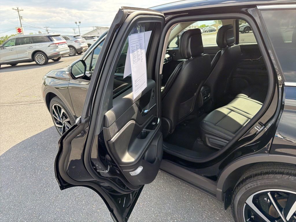 Certified 2023 Lincoln Corsair Reserve w/ Equipment Group 202A AWD/4WD image 16