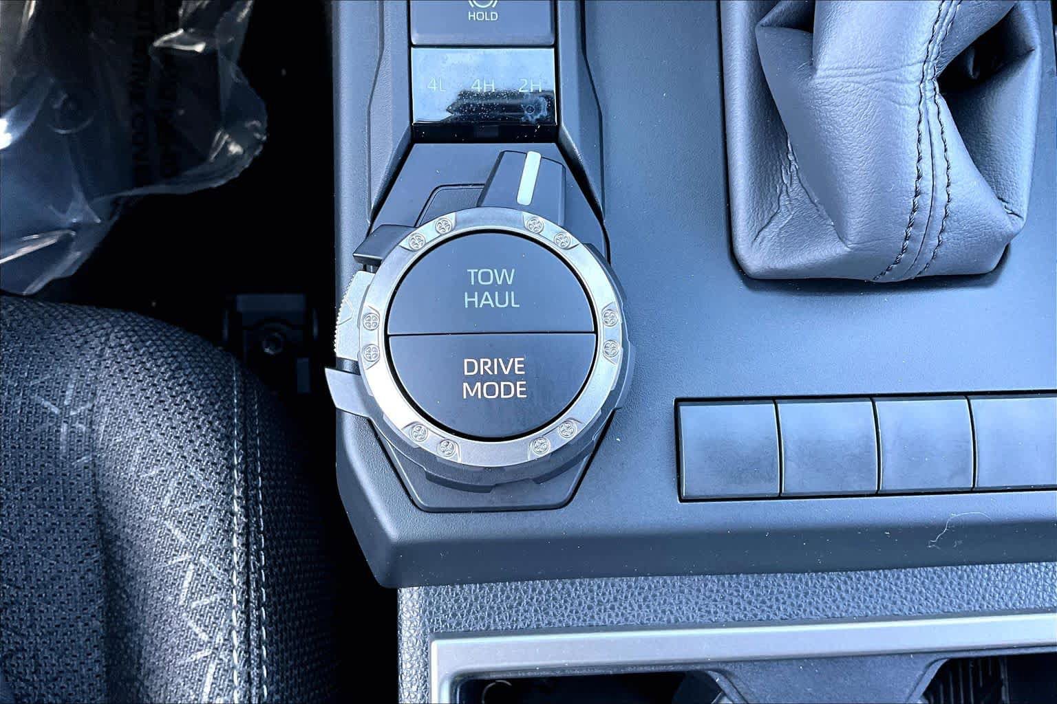 Used 2025 Toyota 4Runner SR5 AWD/4WD image 33