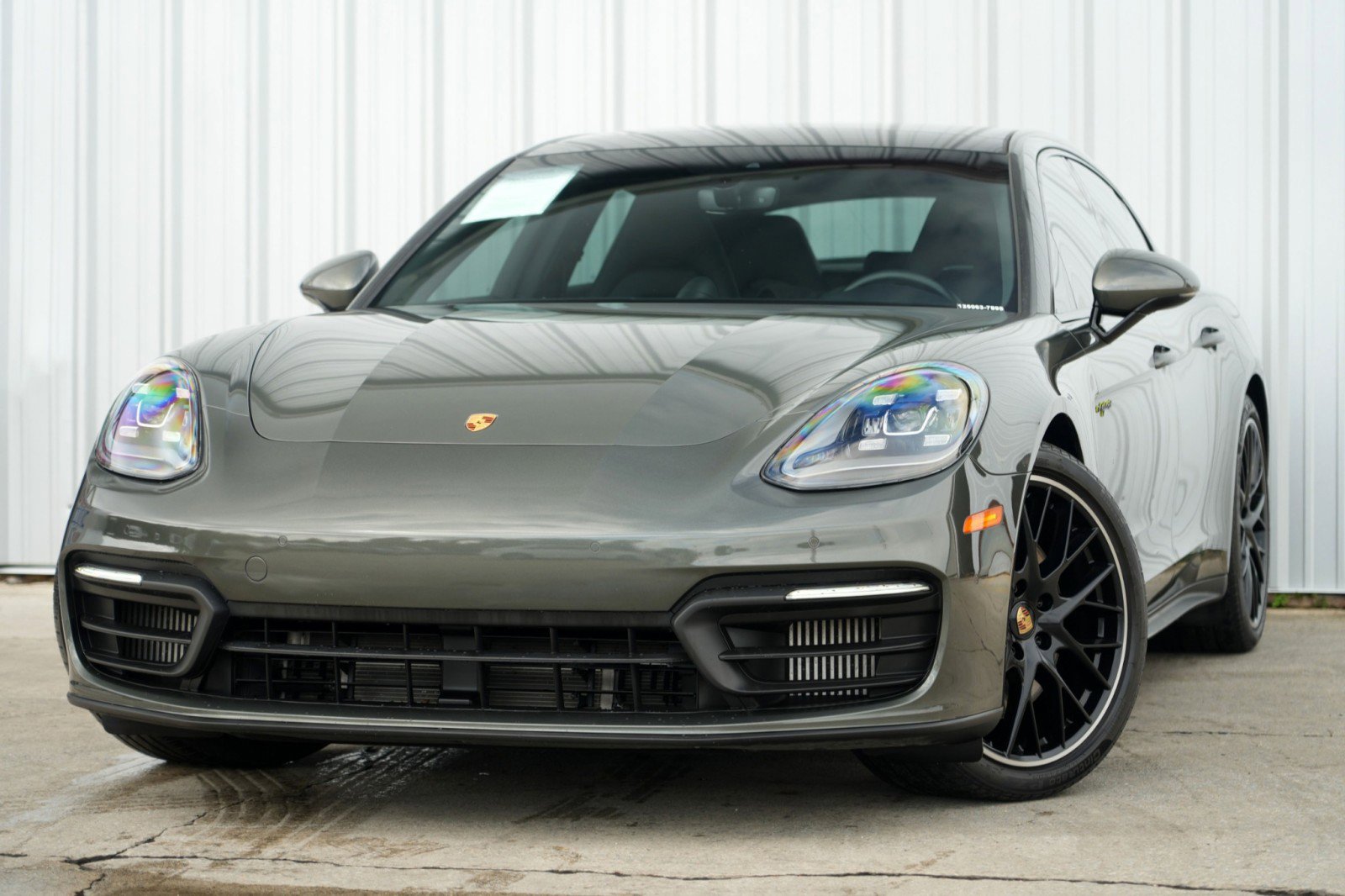 Used 2022 Porsche Panamera 4 image 3