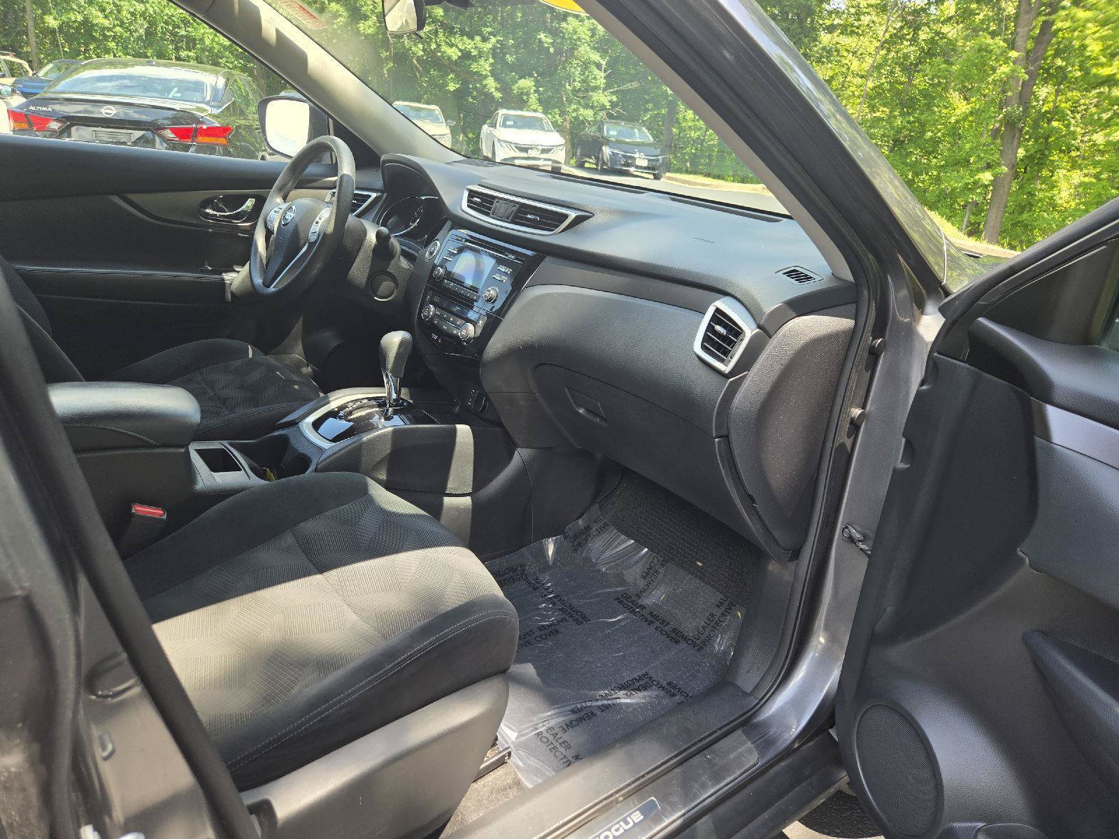 Used 2015 Nissan Rogue SV w/ SV Moonroof Package FWD image 22