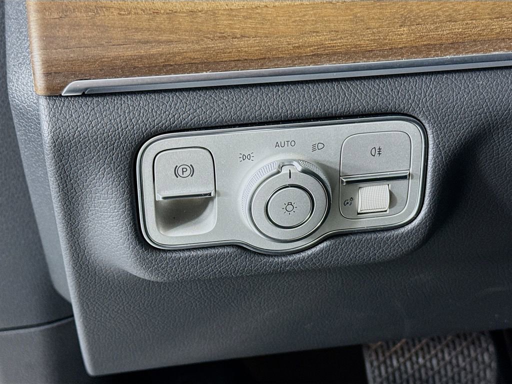 Used 2025 Mercedes-Benz GLE 450e 4MATIC image 11