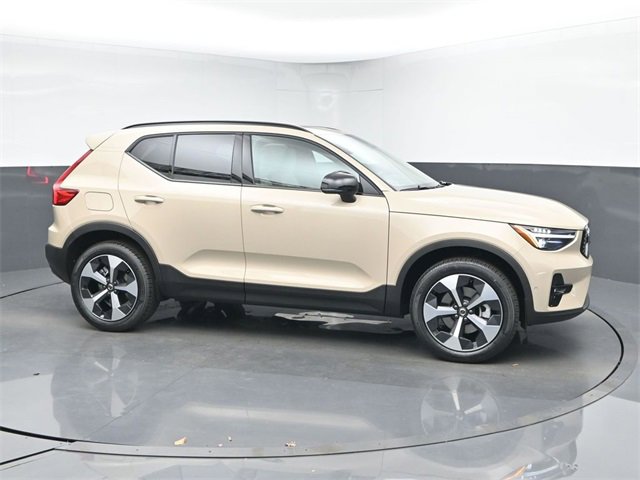 New 2026 Volvo XC40 B4 Plus w/ Protection Package Premier image 5