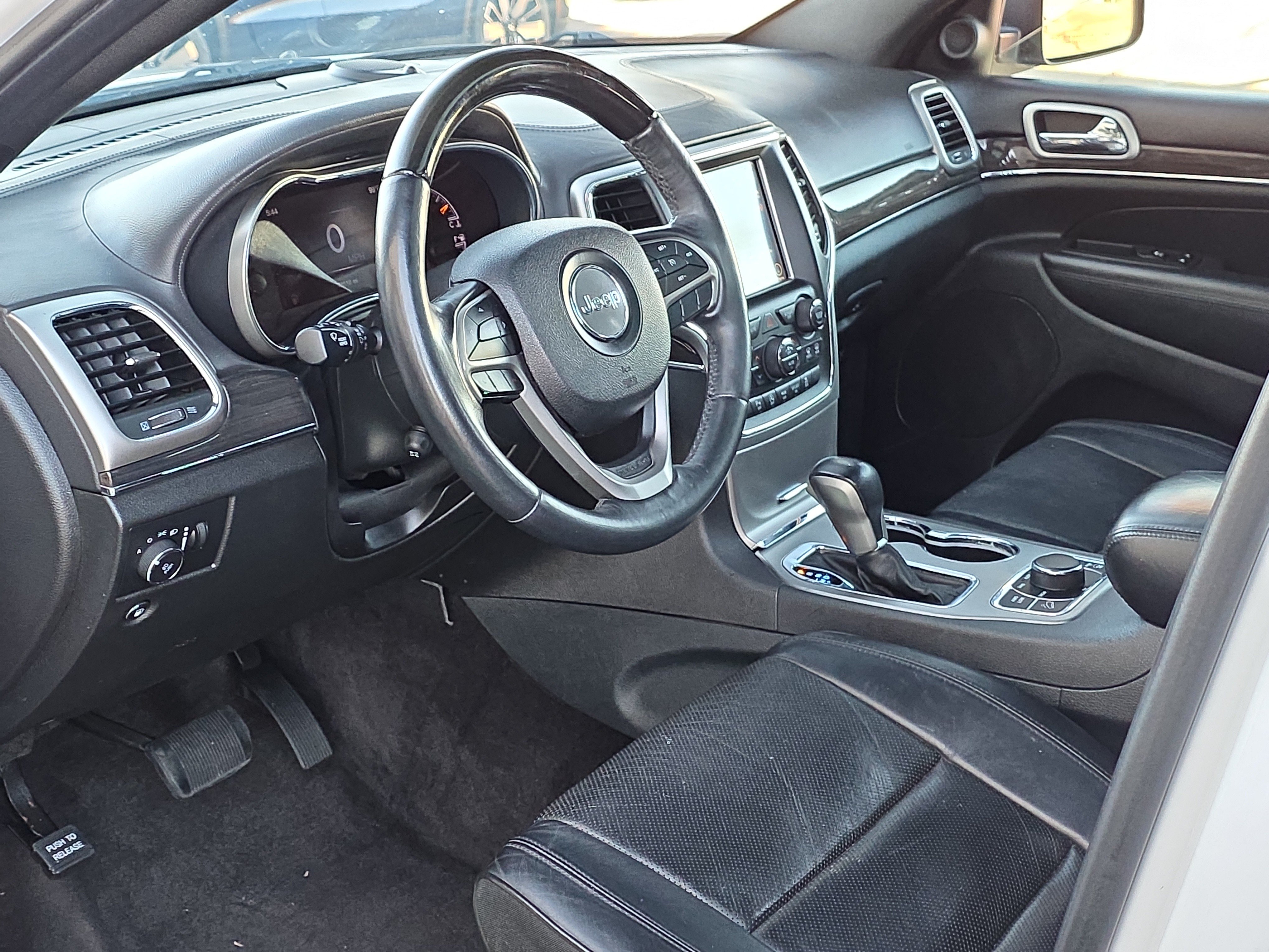 Used 2018 Jeep Grand Cherokee Overland AWD/4WD image 10