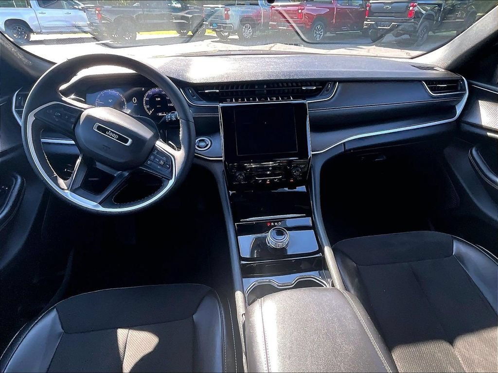 Used 2023 Jeep Grand Cherokee Altitude AWD/4WD image 20