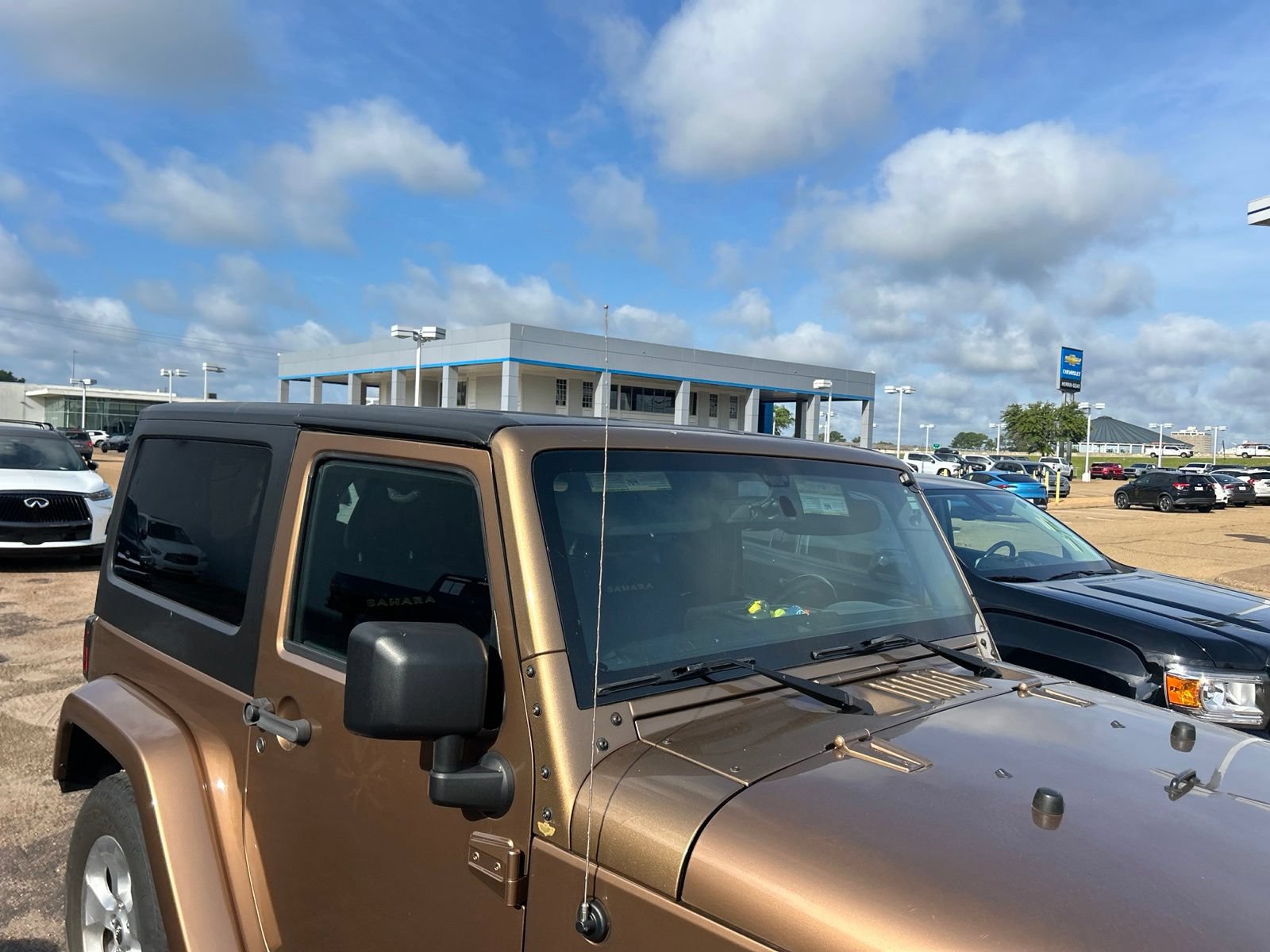 Used 2015 Jeep Wrangler Sahara w/ Dual Top Group AWD/4WD image 34
