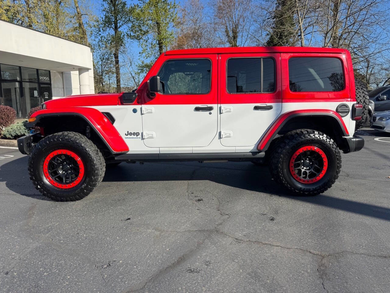 Used 2023 Jeep Wrangler Unlimited w/ Sun & Screen Package AWD/4WD image 2